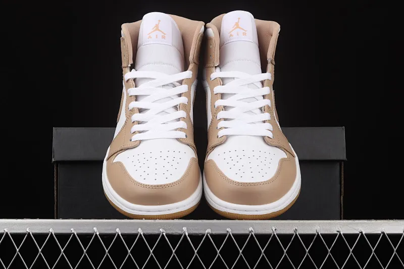 All categories Air Jordan Jordan series basketball shoes Air Jordan 1 Mid G version pure original Air Jordan 1 Mid AJ1 Joe 1 mid-top cultural basketball shoes 554724-271